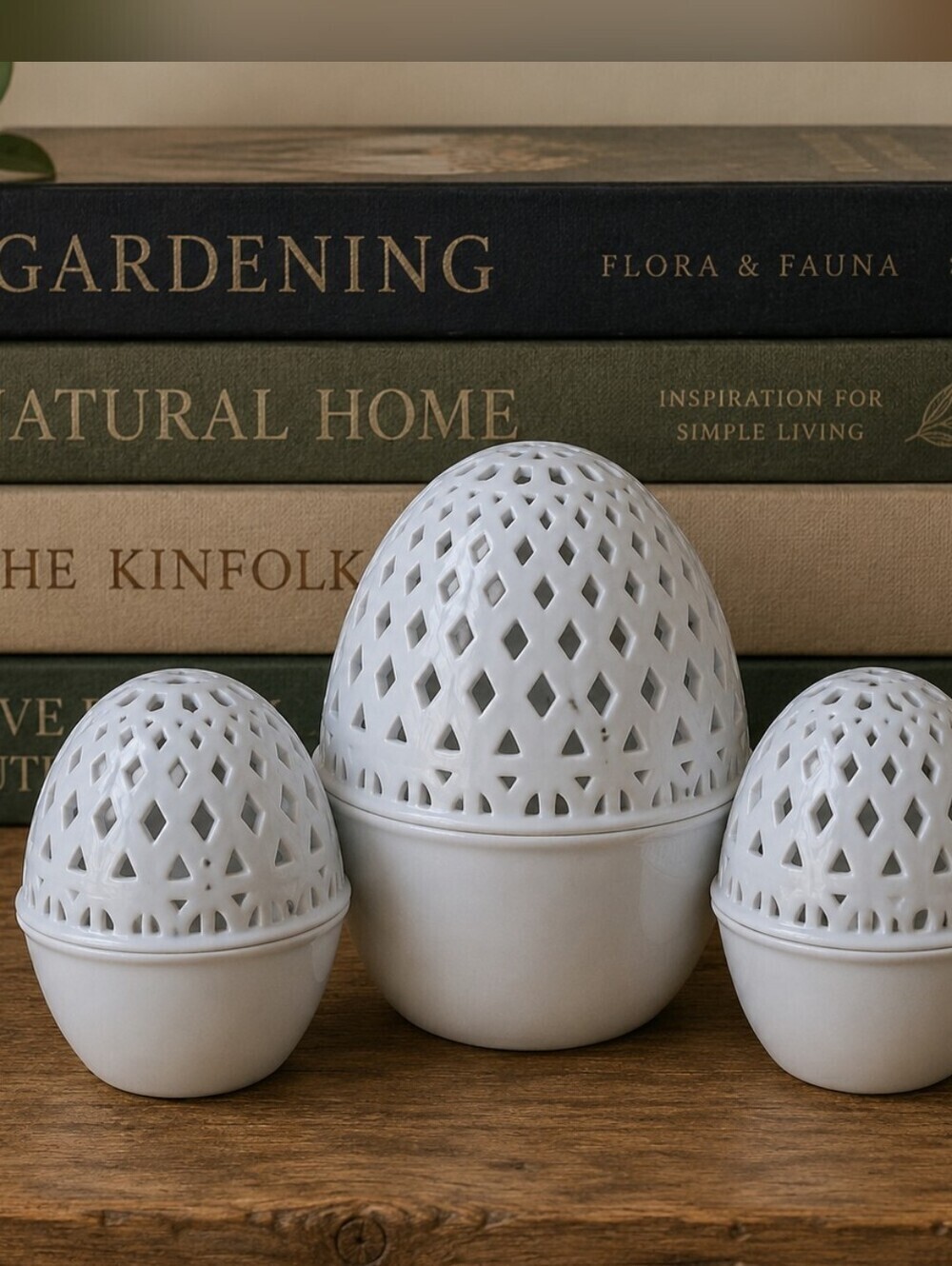 La Porcellana Bianca Three White Perforated Eggs